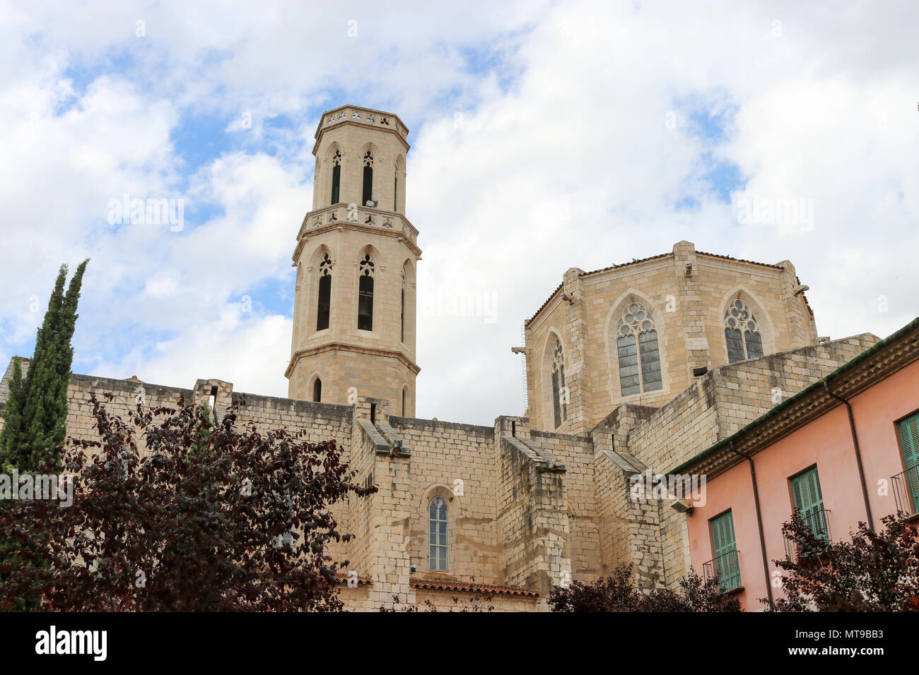 Església de Sant Pere (Sant Pere Chiesa) - La chiesa in stile gotico a Figueres, Girona, Catelonia, Spagna. Foto Stock