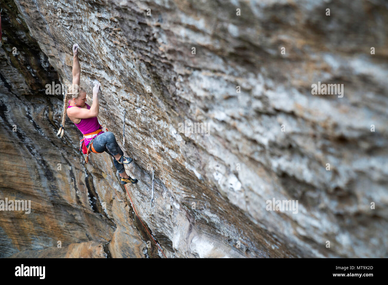 Emily Harrington rampicante in motherlode in Red River Gorge Foto Stock