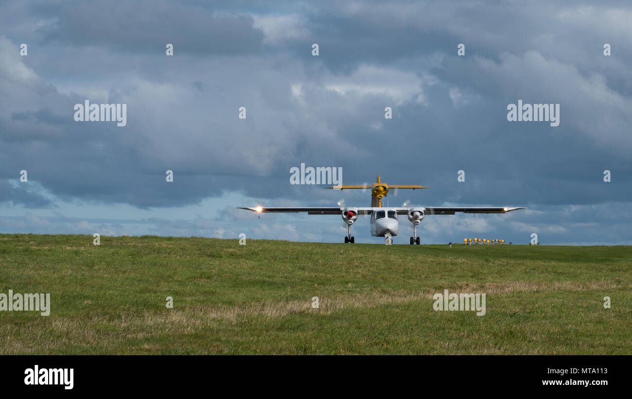 Aurigny aeromobile sul taxi all aeroporto di Alderney Foto Stock