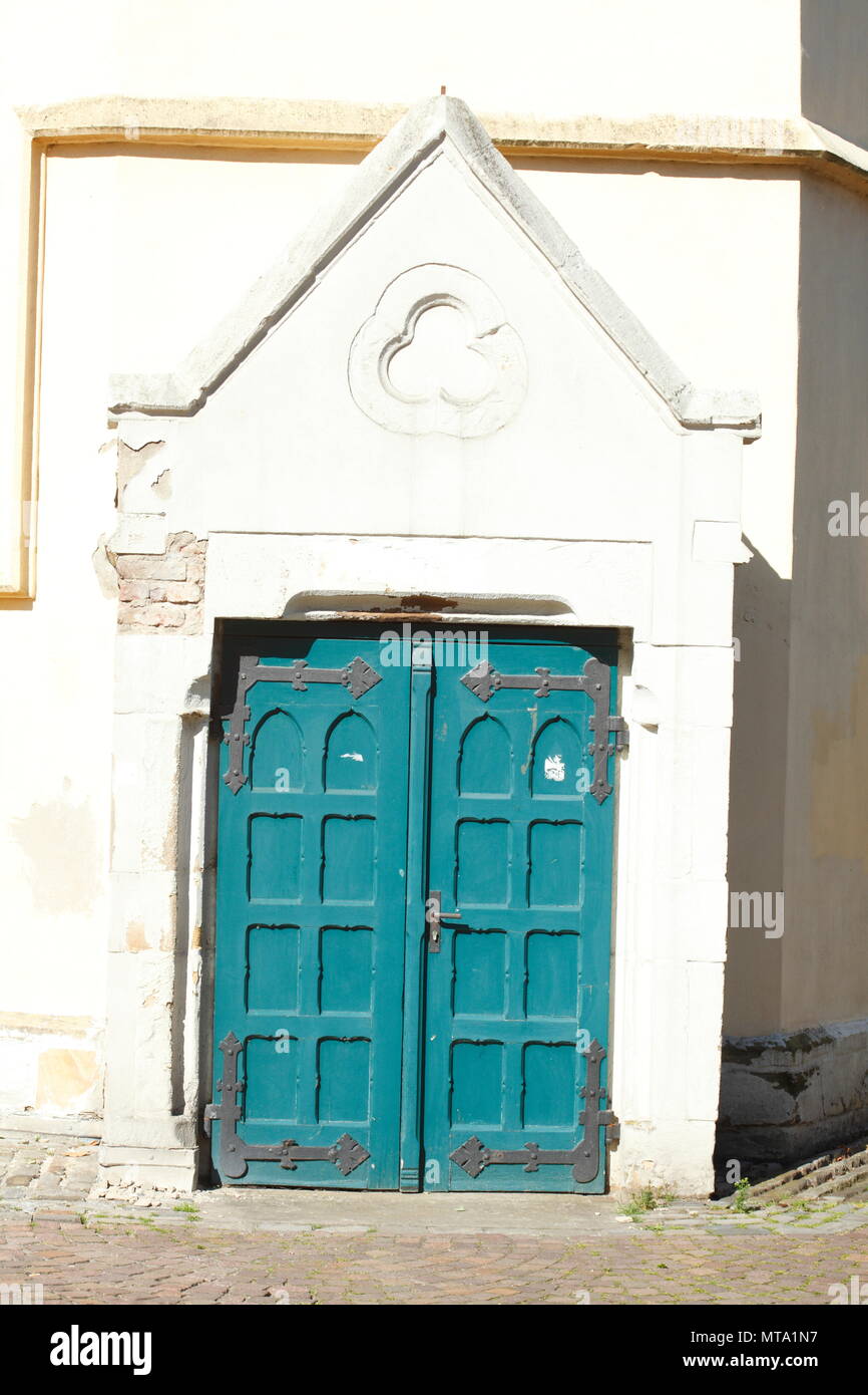 Verde vecchia chiesa porta alla Chiesa Katharinenkirche , Osnabruck, Bassa Sassonia, Osnabruck, Germania, Europa mi Grüne alte Kirchentür an der Katharinen Foto Stock