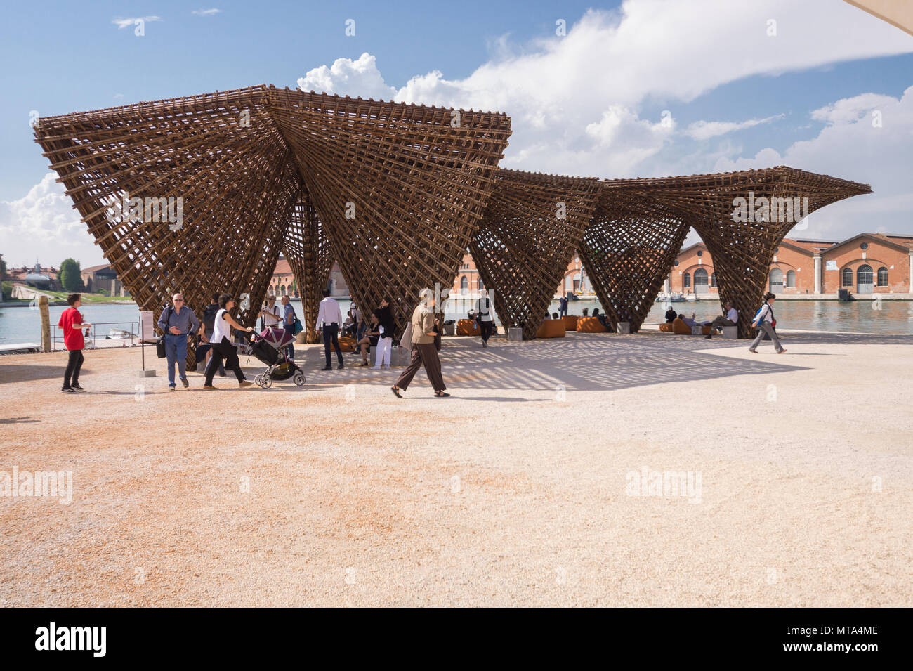 Il Bambù Stalactite padiglione presso il 2018 Venezia architettura biennale disegnata da vietnamiti ufficio architettonico Vo Trong Nghia Architetti Foto Stock