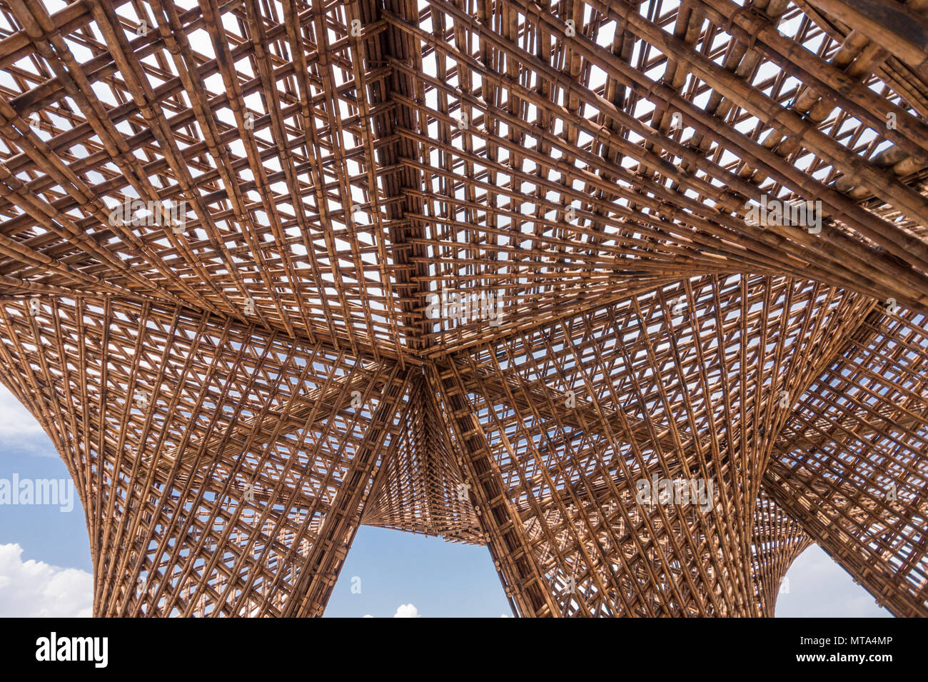 Il Bambù Stalactite padiglione presso il 2018 Venezia architettura biennale disegnata da vietnamiti ufficio architettonico Vo Trong Nghia Architetti Foto Stock