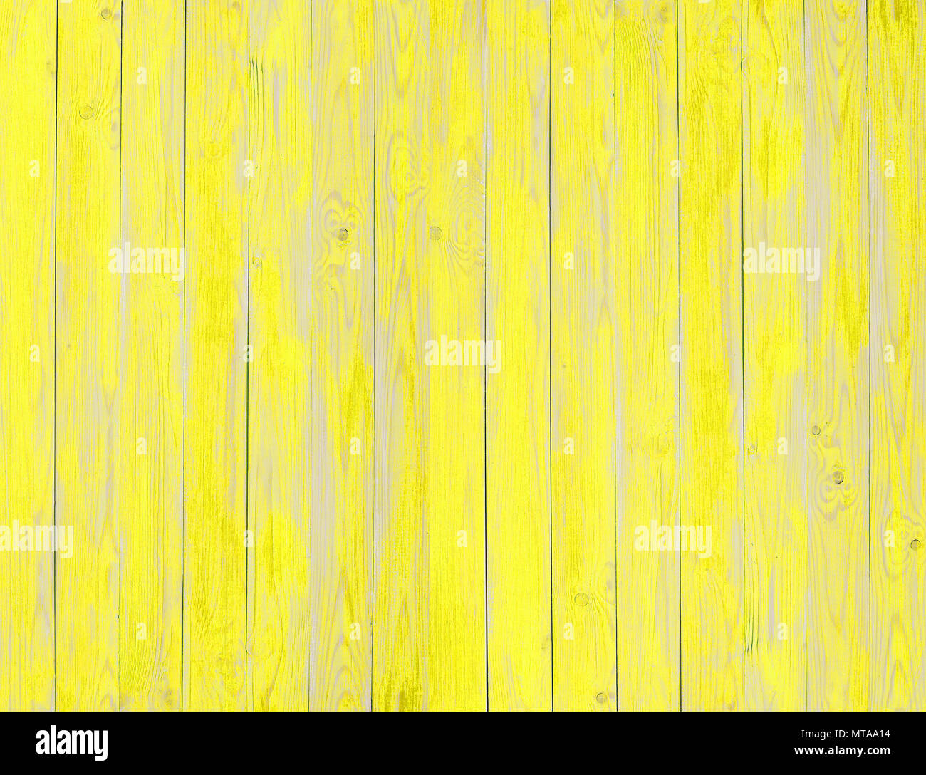 Legno dorato plance sfondo. Legno giallo schede verticali decorazione Foto Stock