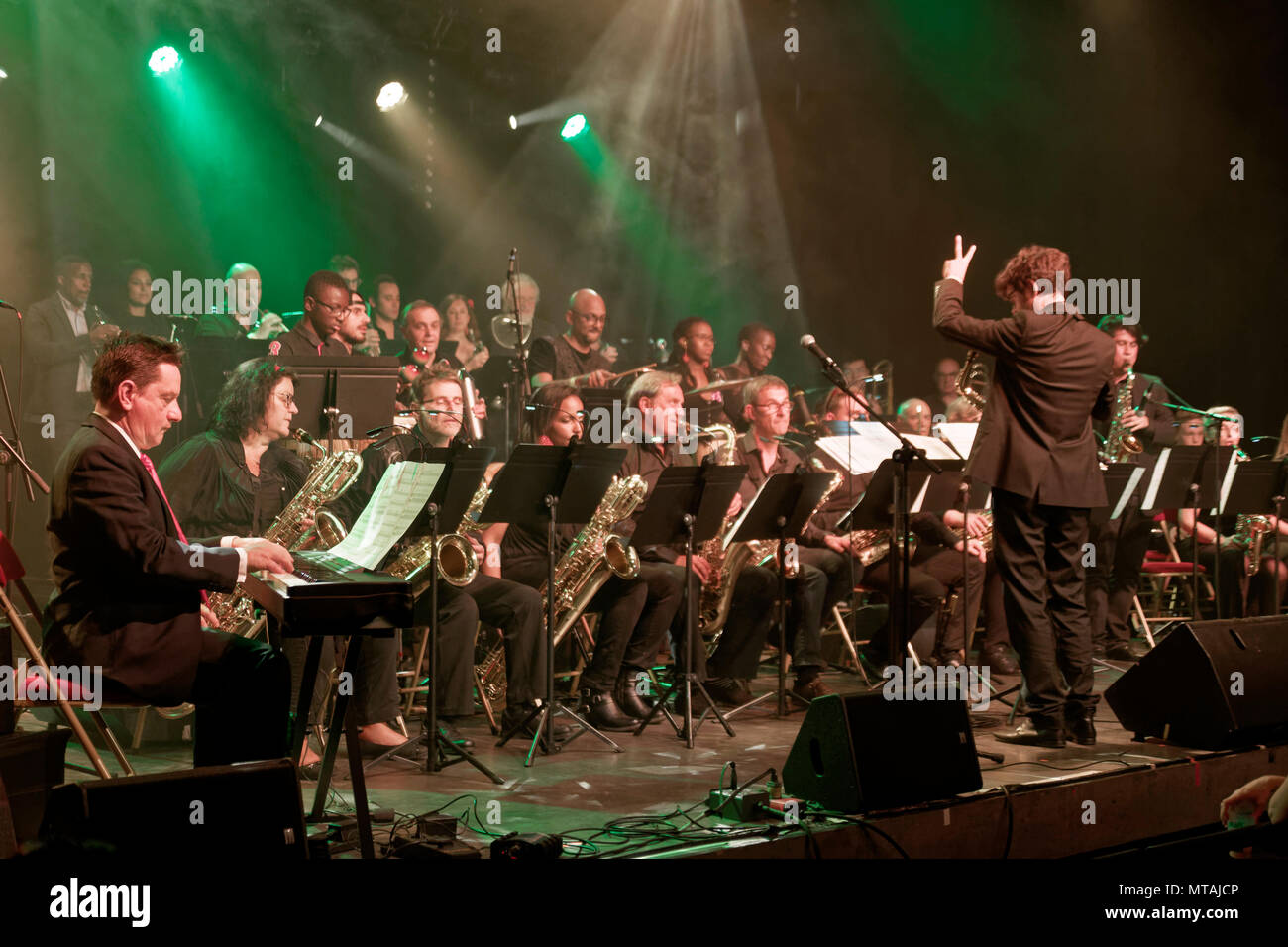 RIS-Orangis, Francia 26 maggio 2018. La Fanfare Ephemere e la Big Band del CRD si esibiscono in concerto a RIS-orangis, Francia Foto Stock