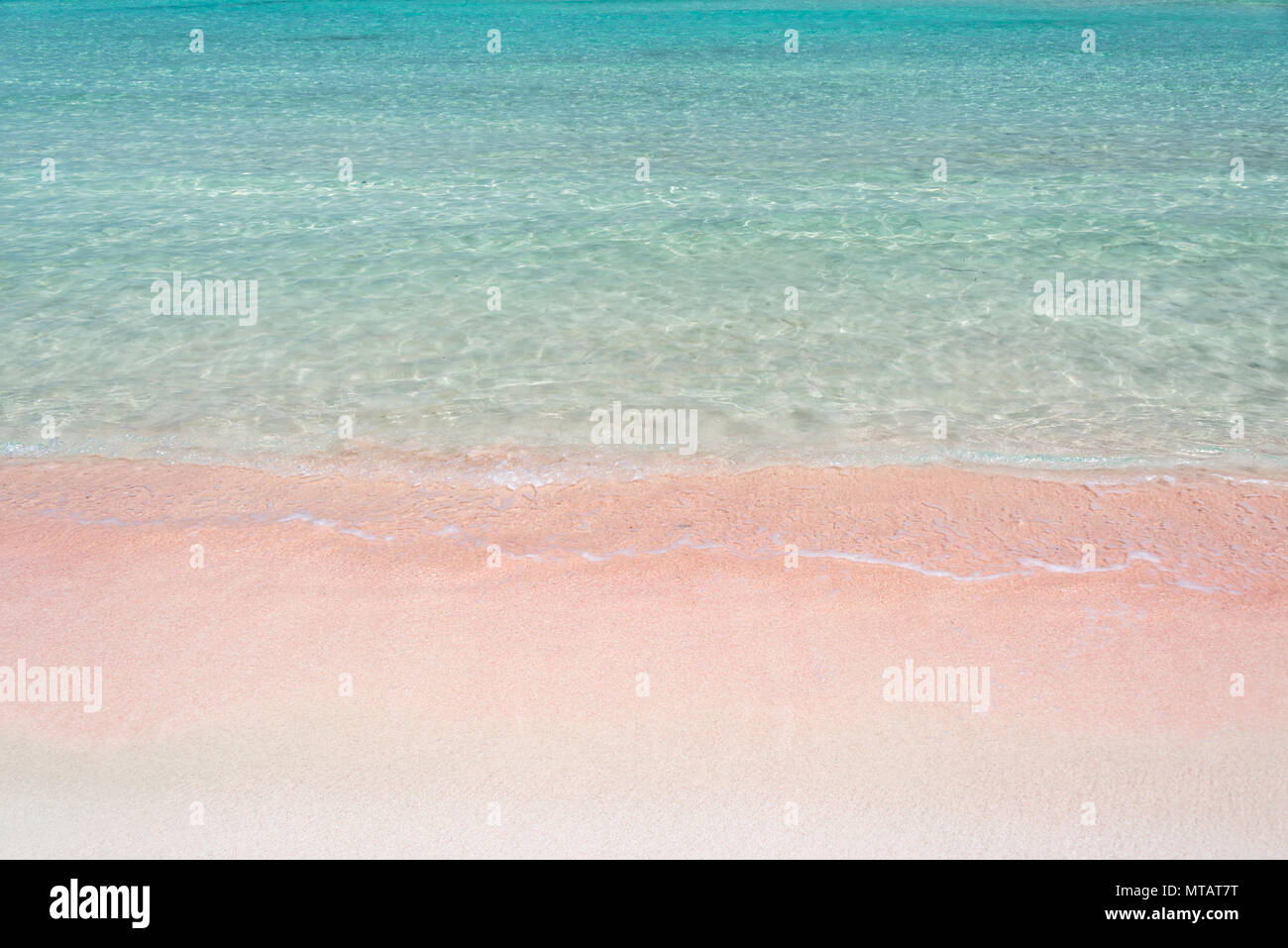Sabbia rosa e turchesi immacolate acque uno di Balos beach a Creta, Grecia Foto Stock