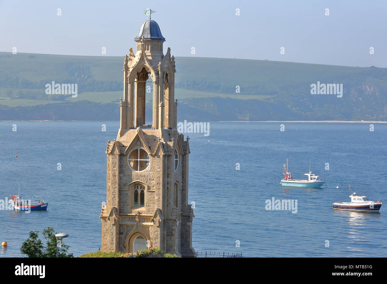 Wellington Clocktower affacciato sul mare e situato a: Peveril Point a Swanage, Isle of Purbeck, Dorset, Regno Unito Foto Stock