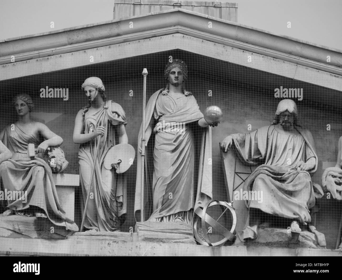 British Museum, frontone dal Great Russell Street, Londra, Inghilterra Foto Stock