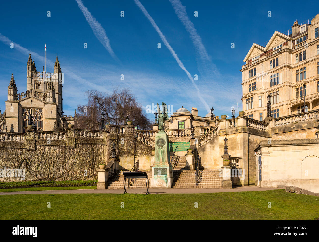 Parade Gardens con Abbazia di Bath e Empire Hotel in background, bagno, Somerset, Regno Unito Foto Stock