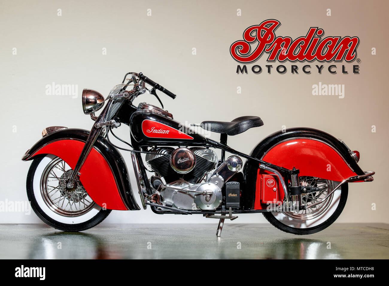 Cardiff, Galles, UK, 26 Luglio 2015: primo piano di un modello in scala Indian Big Chief motociclo Foto Stock