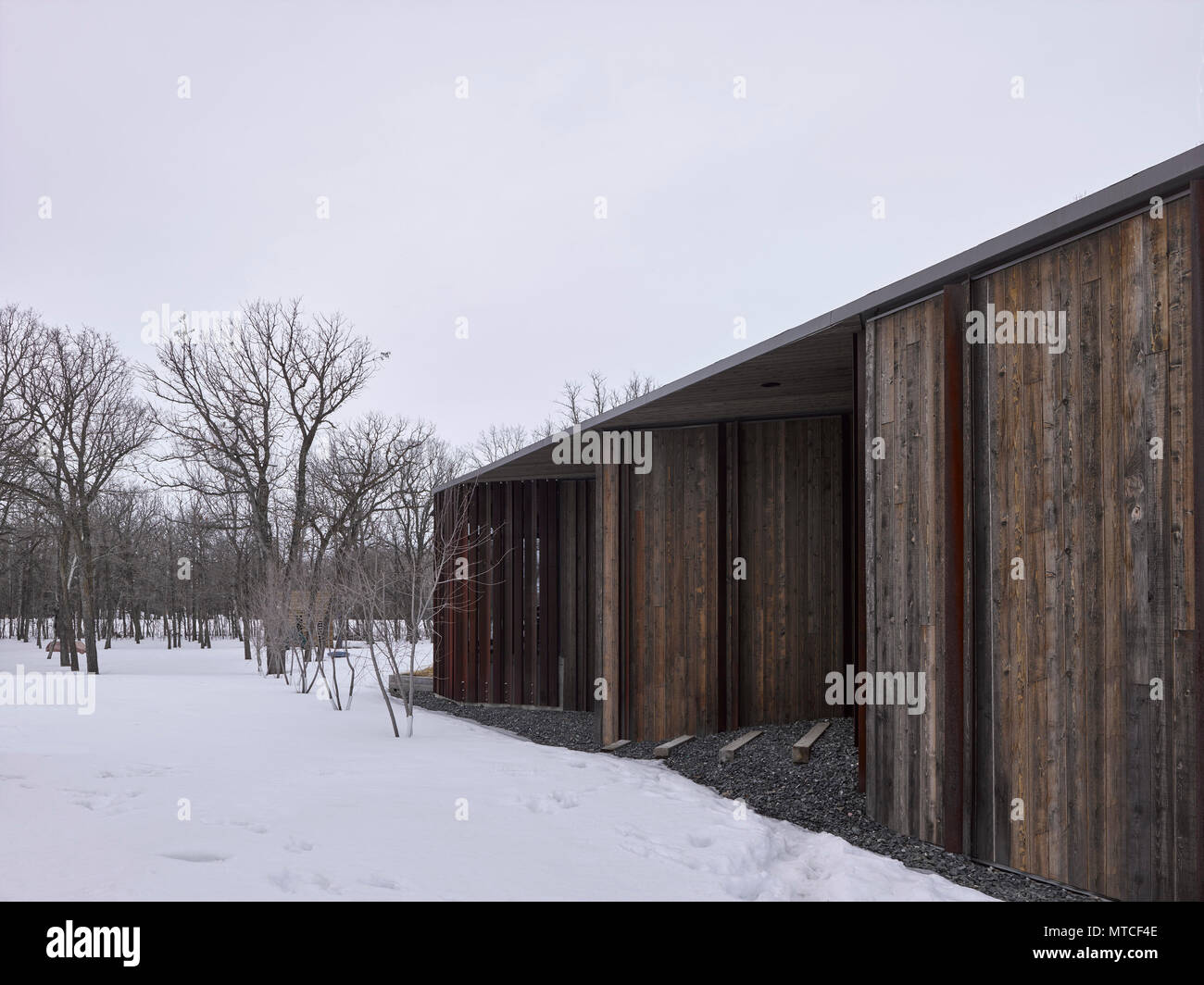 Vista giardino. Casa a parallelogramma, Winnipeg, Canada. Architetto: 5468796 architettura, 2016. Foto Stock