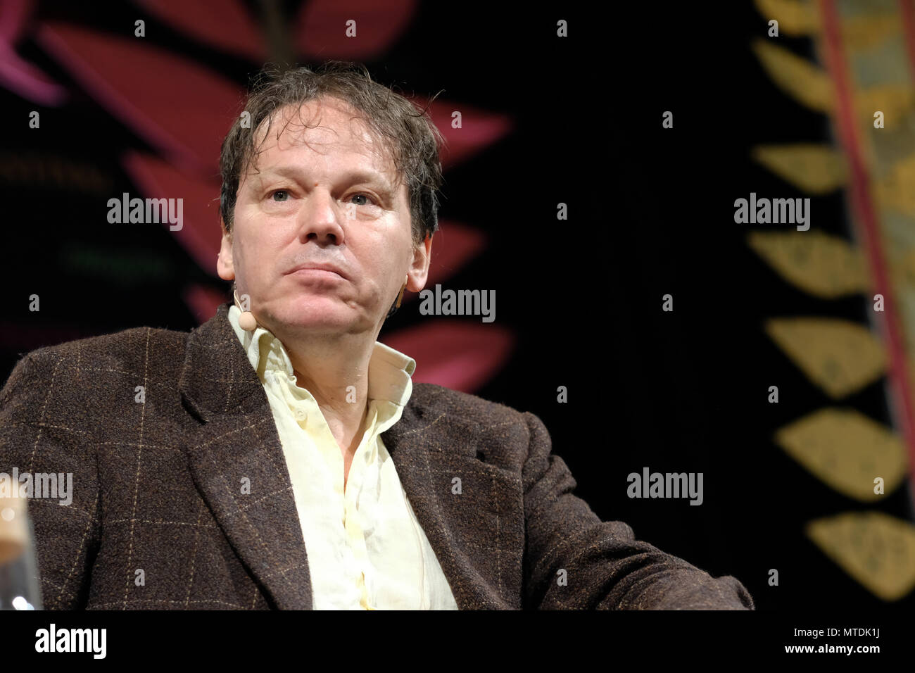 Festival di fieno, Hay on Wye, Regno Unito - Mercoledì 30 Maggio 2018 - David Graeber, Professore di Antropologia presso la London School of Economics sul palco del Festival di fieno parlando del suo libro "bullshit lavori - una teoria' - Photo Steven Maggio / Alamy Live News Foto Stock