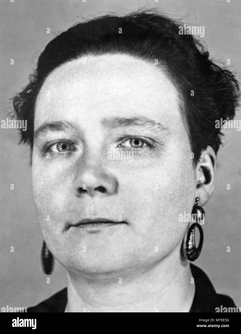 Dorothy Sayers (1893-1957), celebre scrittore inglese spesso considerato uno degli autori britannici informalmente conosciuta come "l' Inklings (a causa della sua amicizia con il C.S. Lewis e Charles Williams) in un ritratto dal 1928. Foto Stock