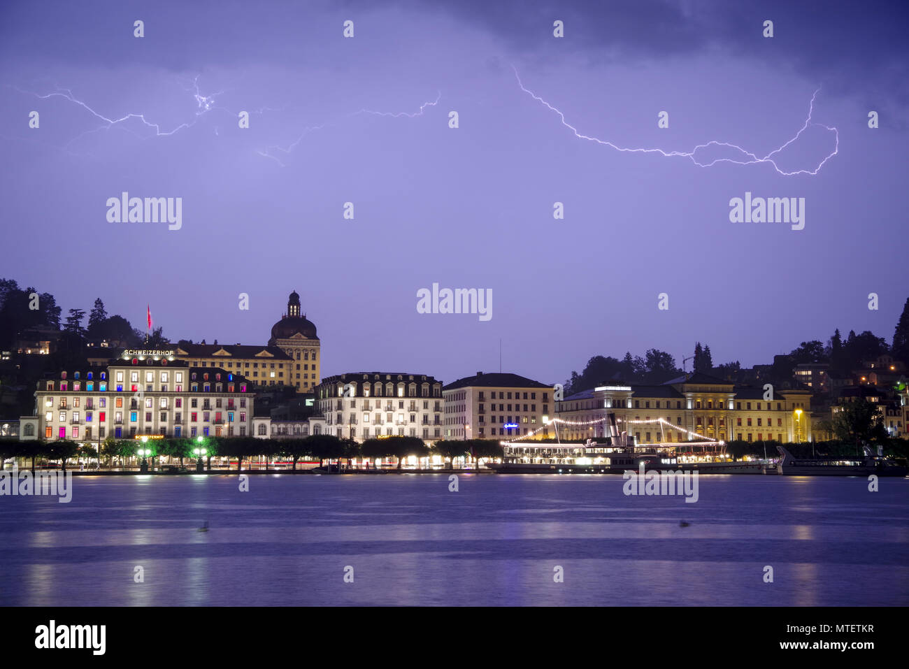 Lightning Over Lucerna Foto Stock