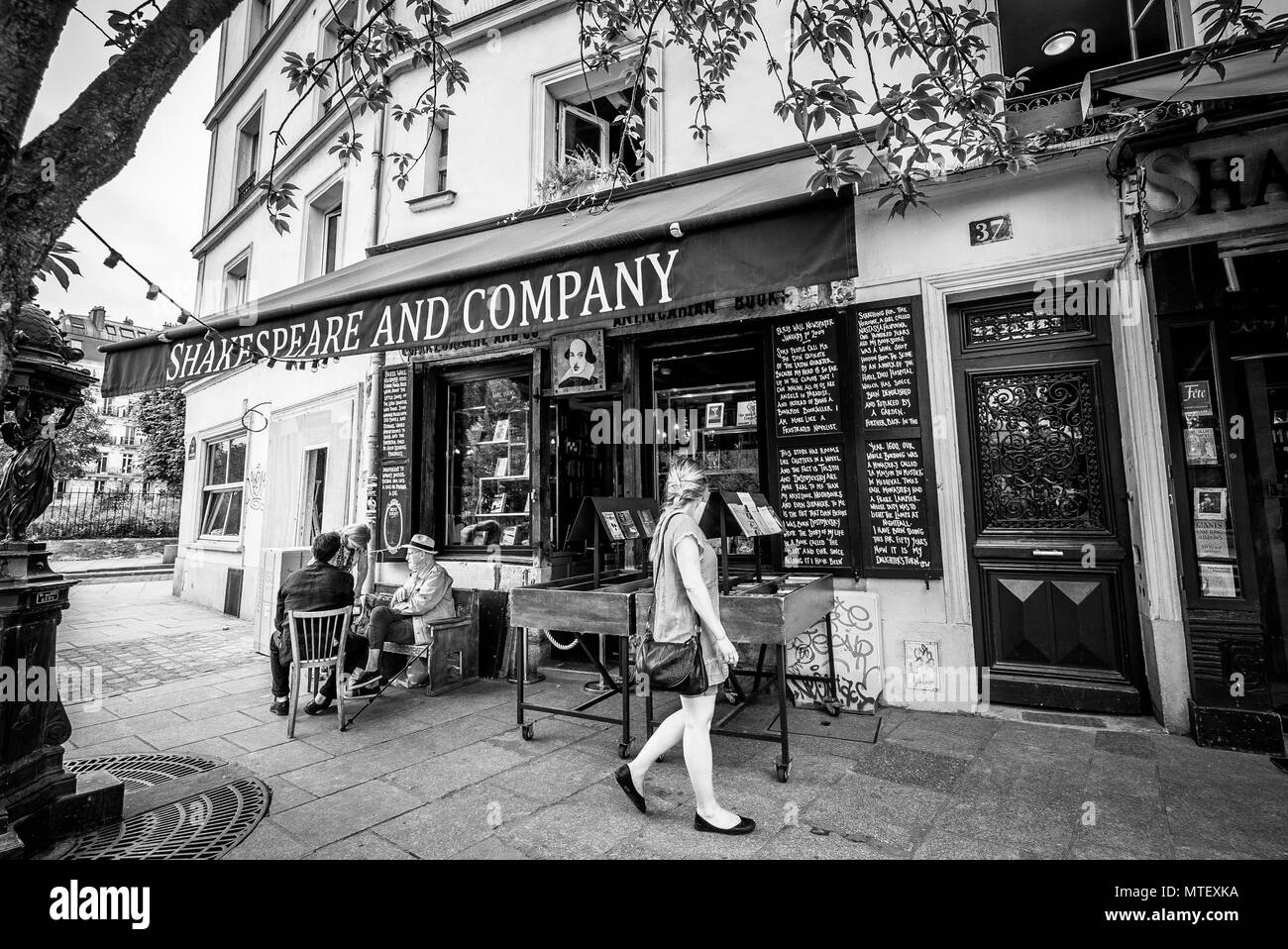 Il famoso Shakespeare e la società bookstore di Parigi, Francia Foto Stock