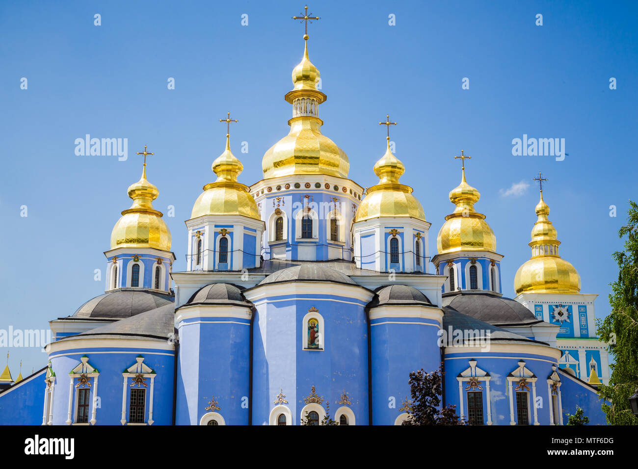 Le cupole della cattedrale di Mikhailovsky, Kiev, Ucraina. Data Giugno 9, 2013. La foto in orizzontale Foto Stock