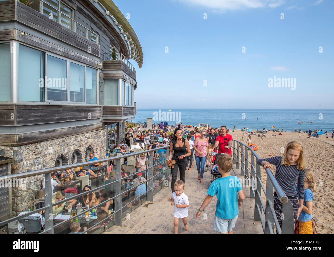 South Beach Bar e Grill al Waterfront a South Beach in Tenby Galles del Sud Foto Stock