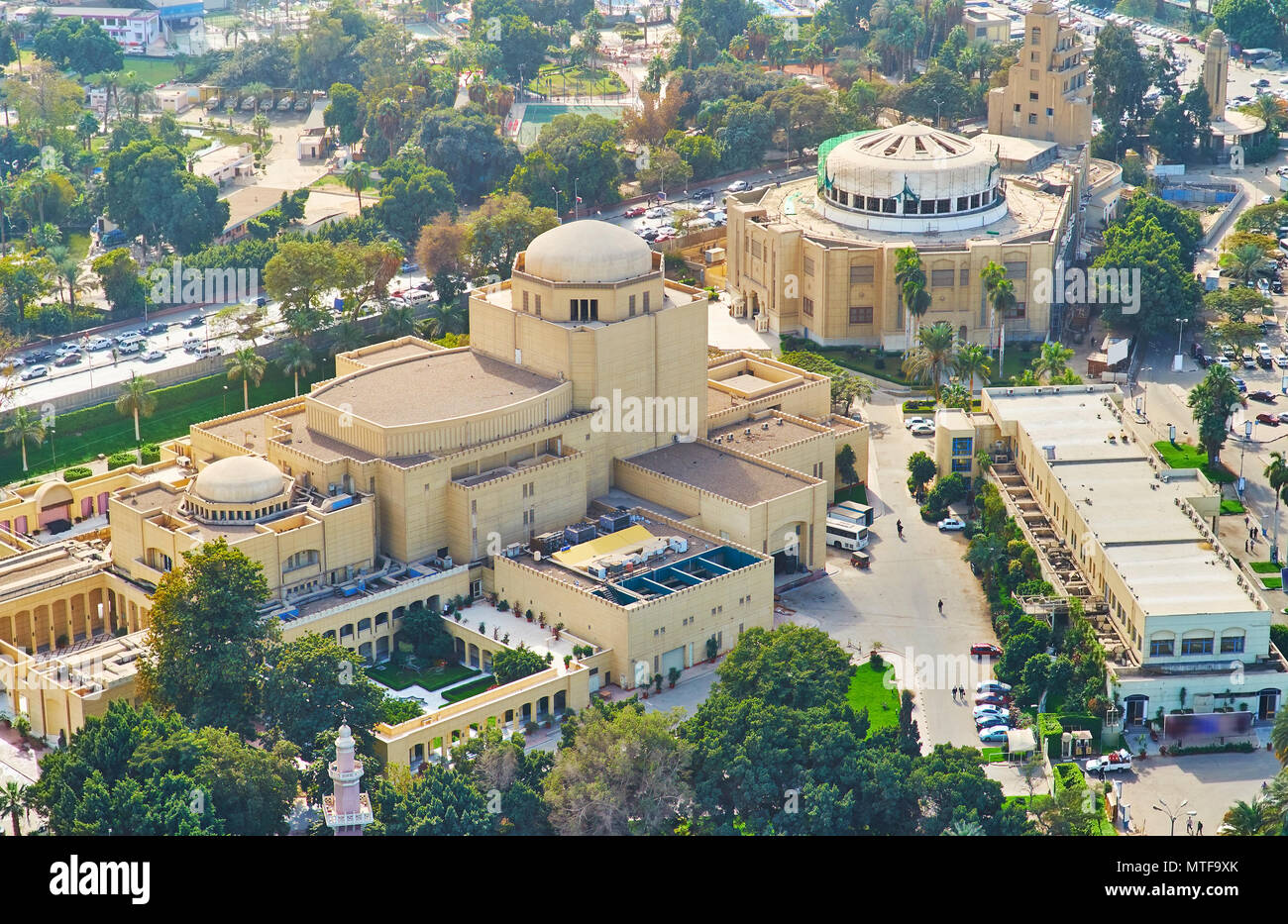 Vista aerea su Opera House situato sull Isola di Gezira e circondato da giardini verdi al Cairo, Egitto. Foto Stock