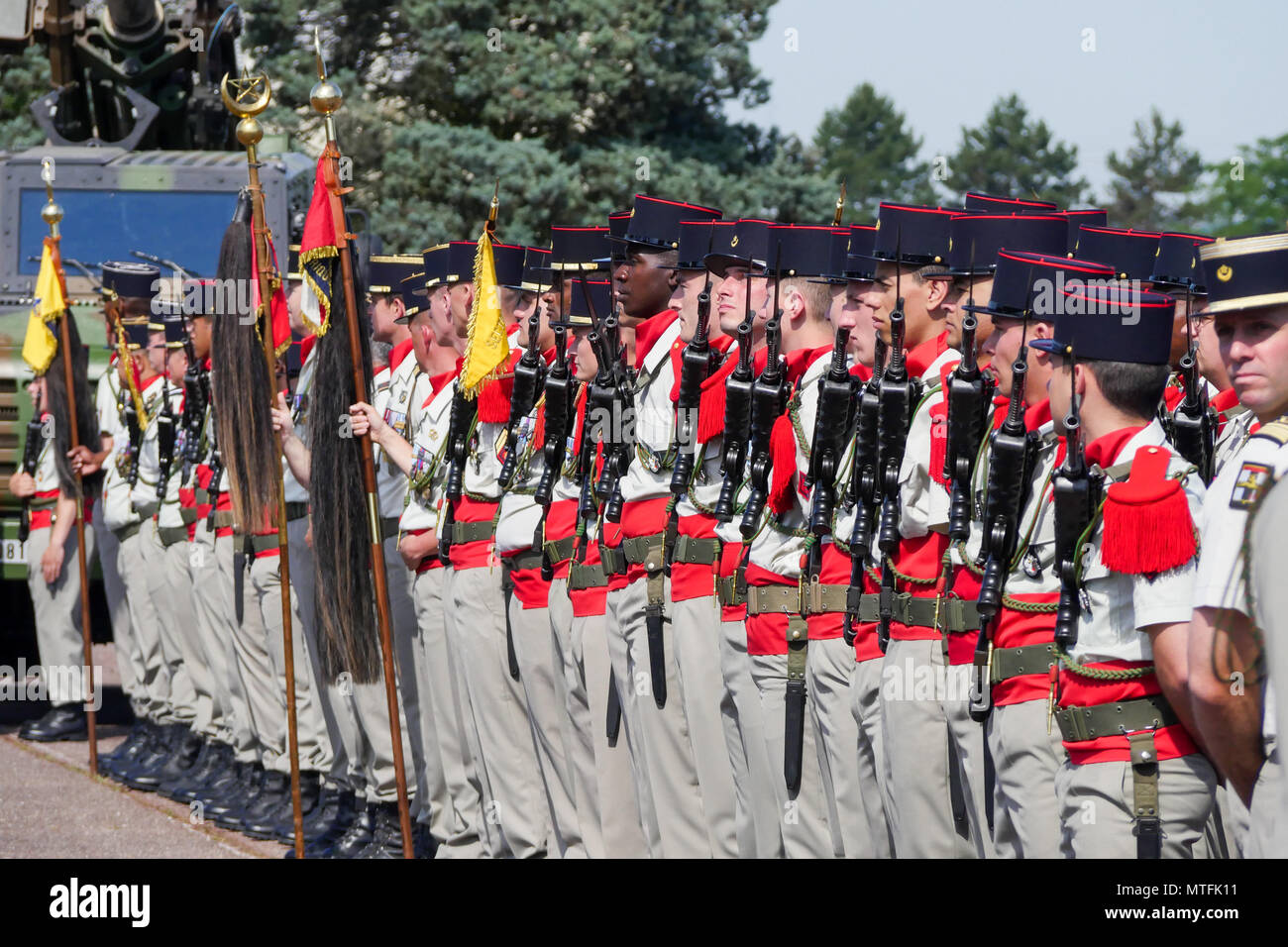 Cerimonia militare per il centesimo anniversario dell Africa Reggimento di Artiglieria La Valbonne, Francia. Foto Stock