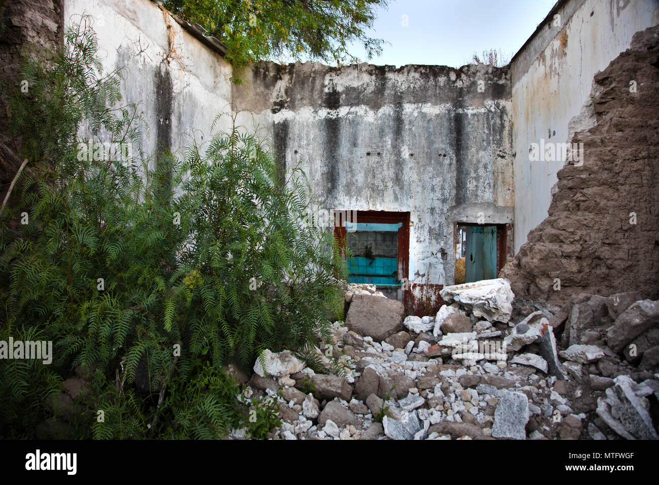 Una vecchia hacienda è ora tornando alla natura - San Miguel De Allende, CALIFORNIA Foto Stock