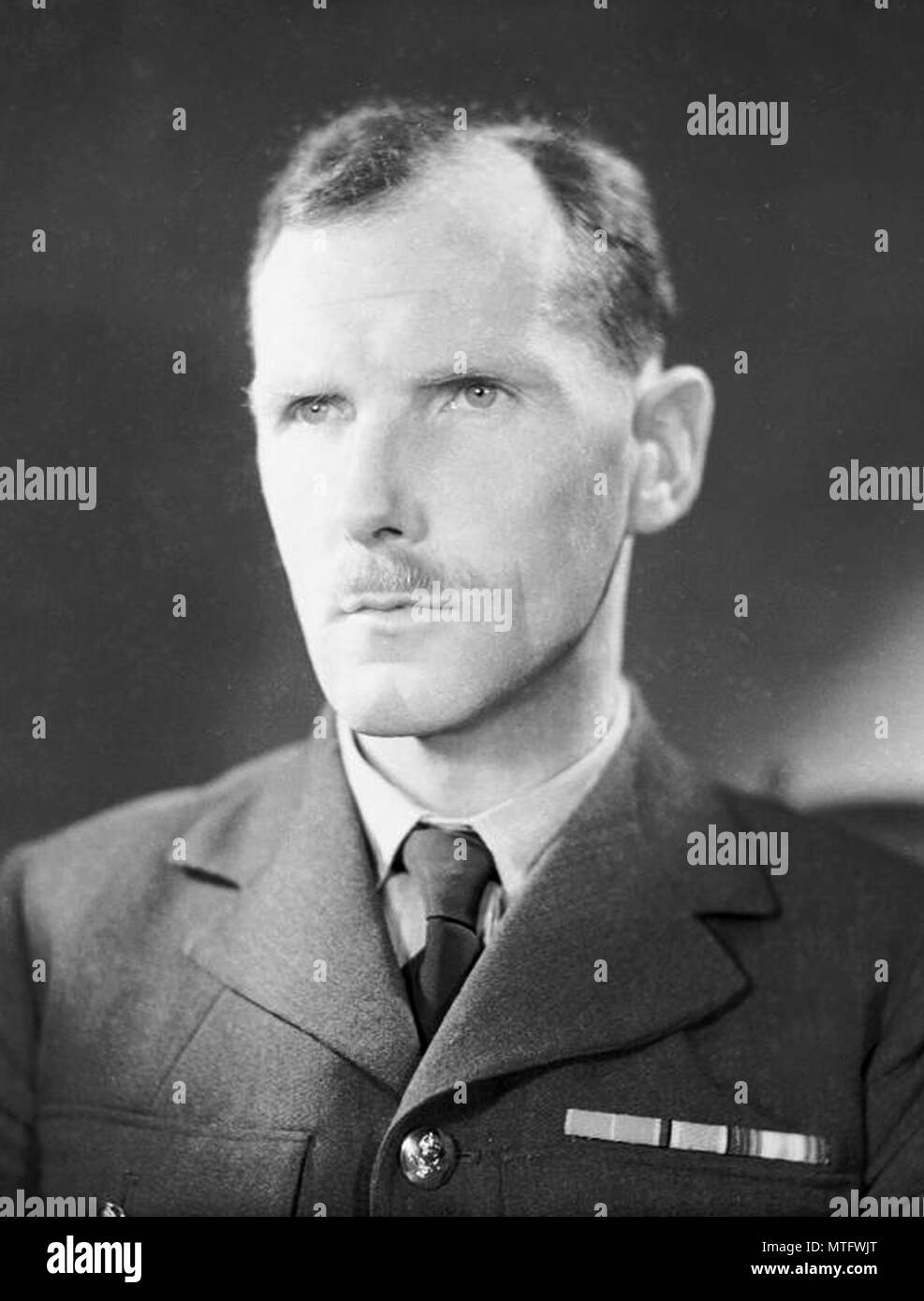 James Stagg, Gruppo capitano J M Stagg, Chief Meteorological ufficiale con la Royal Air Force, responsabile per la previsione delle condizioni meteorologiche per giorno d. Gruppo il Capitano James Martin Stagg, (1900 - 1975) British Royal Air Force meteorologo Foto Stock
