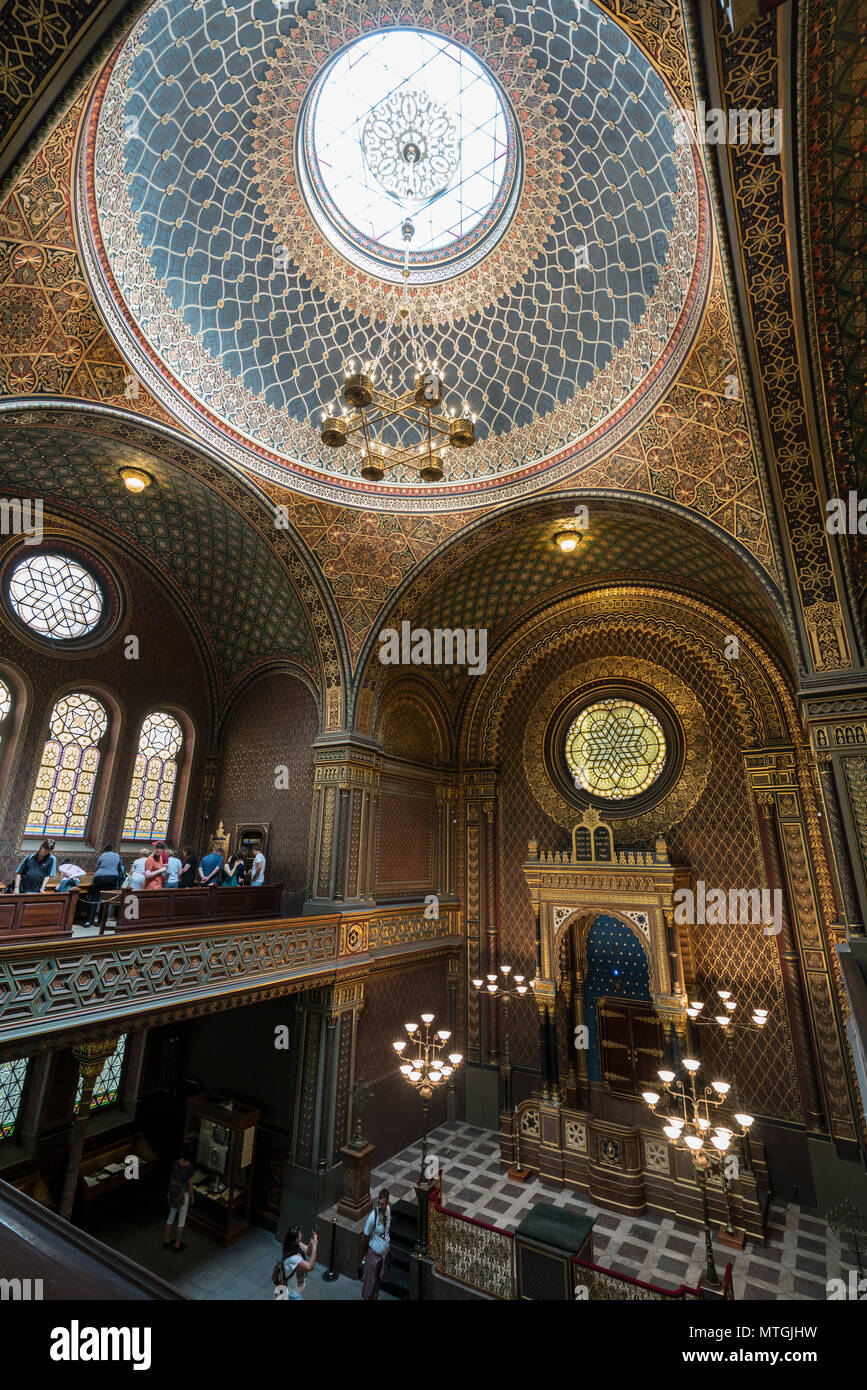 Le decorazioni all'interno della sinagoga spagnola di Praga, Repubblica Ceca Foto Stock