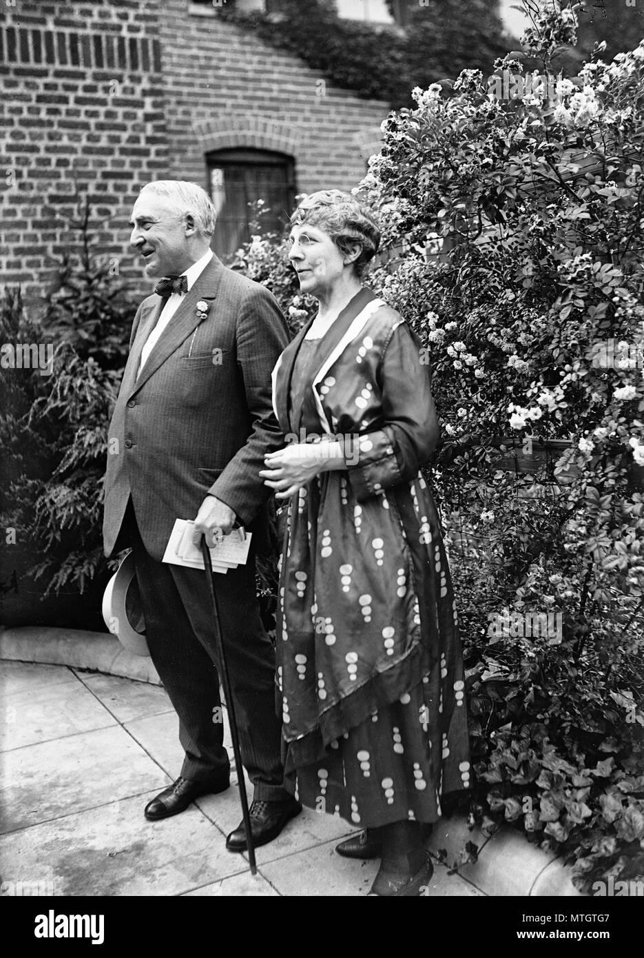 Warren e Firenze Harding, circa 1920 Foto Stock Warren e Firenze Harding, circa 1920 Foto Stock