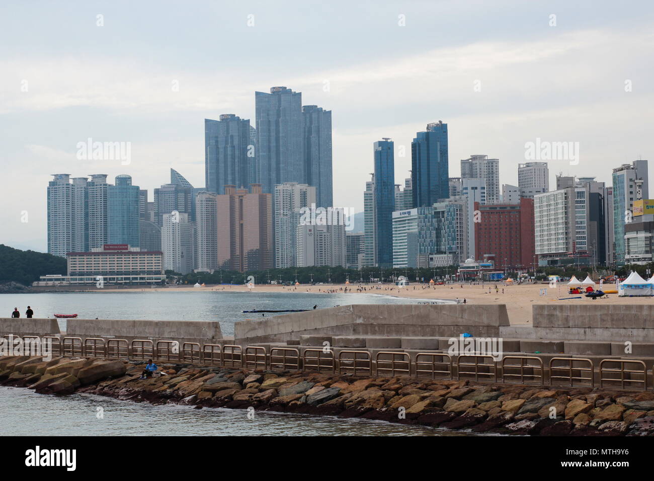 Seawall di Haeundae beach, Busan, Corea del Sud Foto Stock