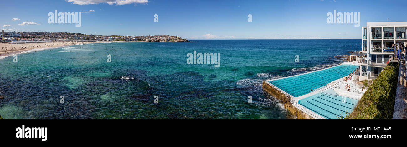 Vista panoramica della piscina che si affaccia Bondi Beach a Sydney, NSW, Australia Foto Stock