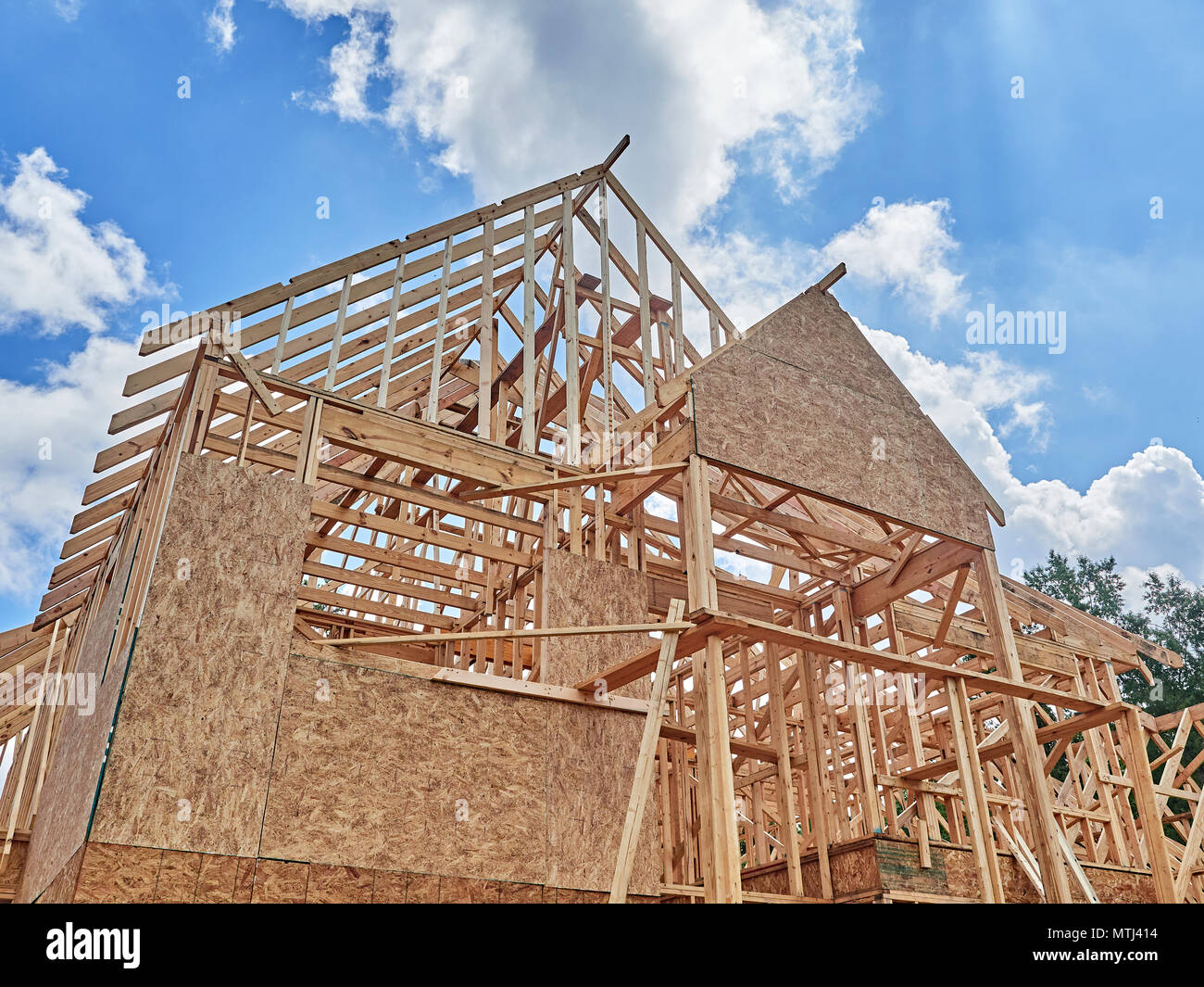 Esterno del incorniciato casa residenziale in costruzione in una suddivisione a Montgomery in Alabama, Stati Uniti d'America. Foto Stock