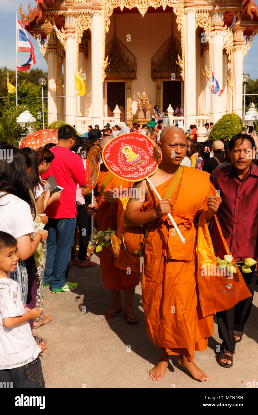 CHONBURI , della Thailandia - il 29 giugno; Unidentified nuovo monaco buddista nella cerimonia di ordinazione nuovo monaco buddista su giugno 29,2014 al Wat Luang io in Chonburi , Foto Stock