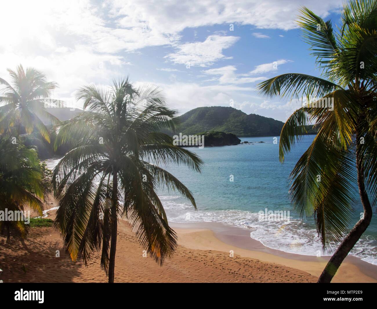 Vista mare da una vacanza estiva sulla tropicale Isola Caraibica di Antigua Foto Stock