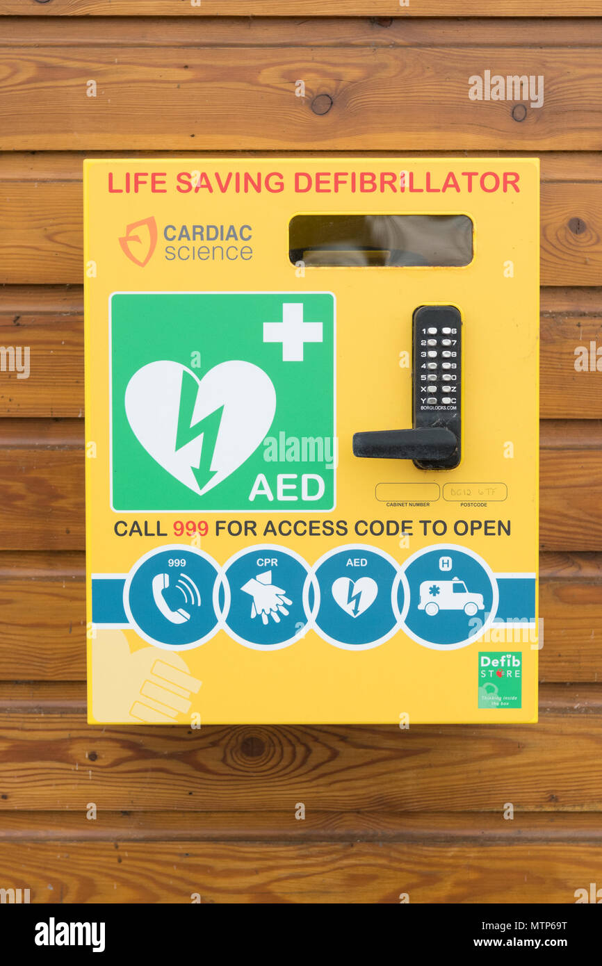 Il defibrillatore con codice di accesso per aprire, Eastriggs, Scotland, Regno Unito Foto Stock