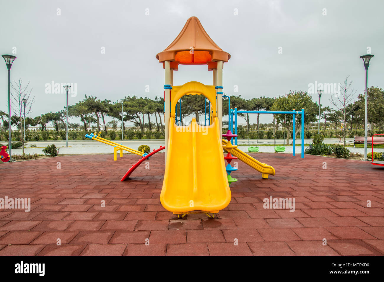 Attrezzature per parchi giochi della scuola immagini e fotografie stock ...