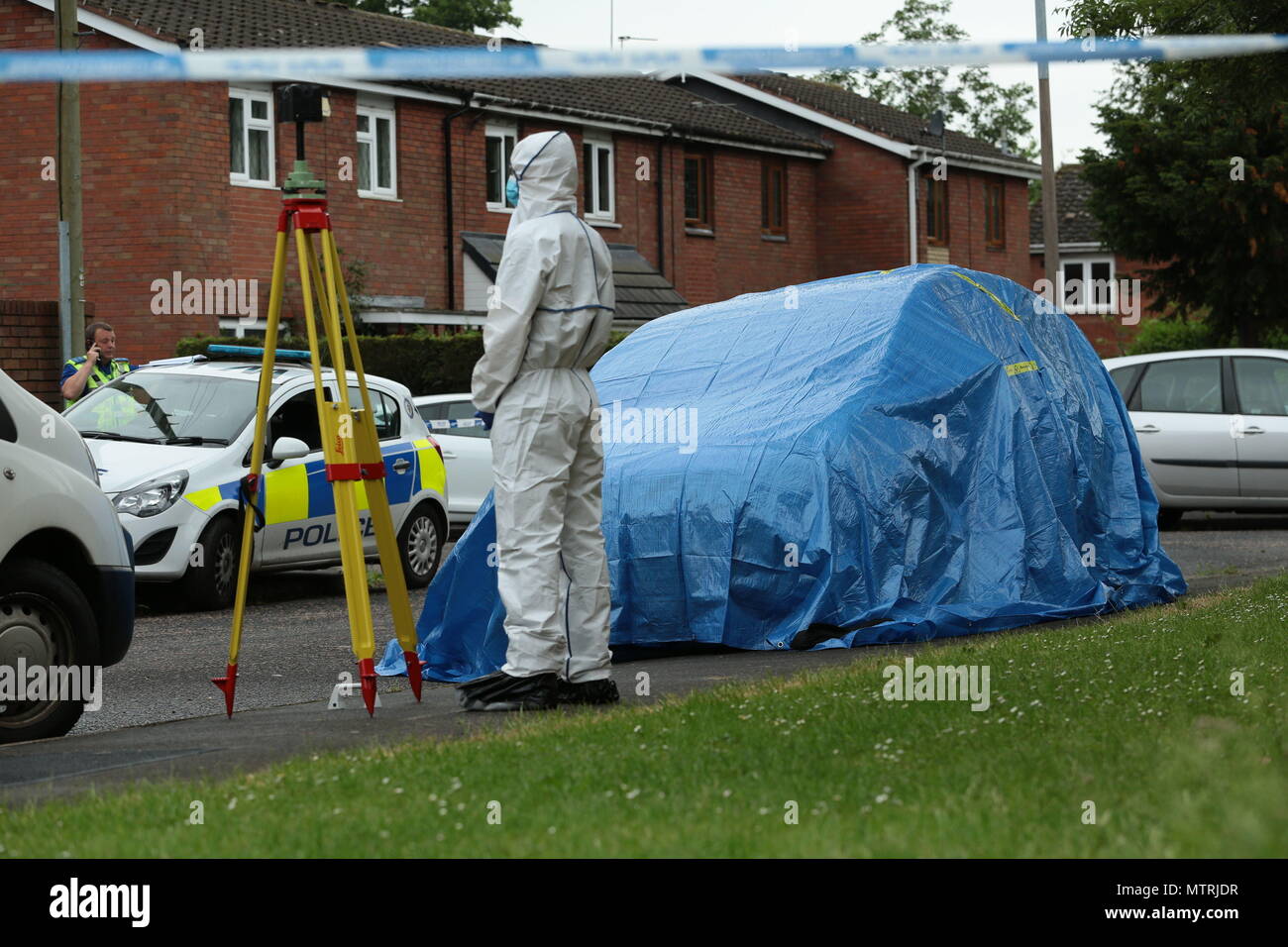 Polizia presso la scena di una fatale accoltellato in Strathfield a piedi, Wolverhampton, dove un 15-anno-vecchio ragazzo morto martedì notte. Foto Stock