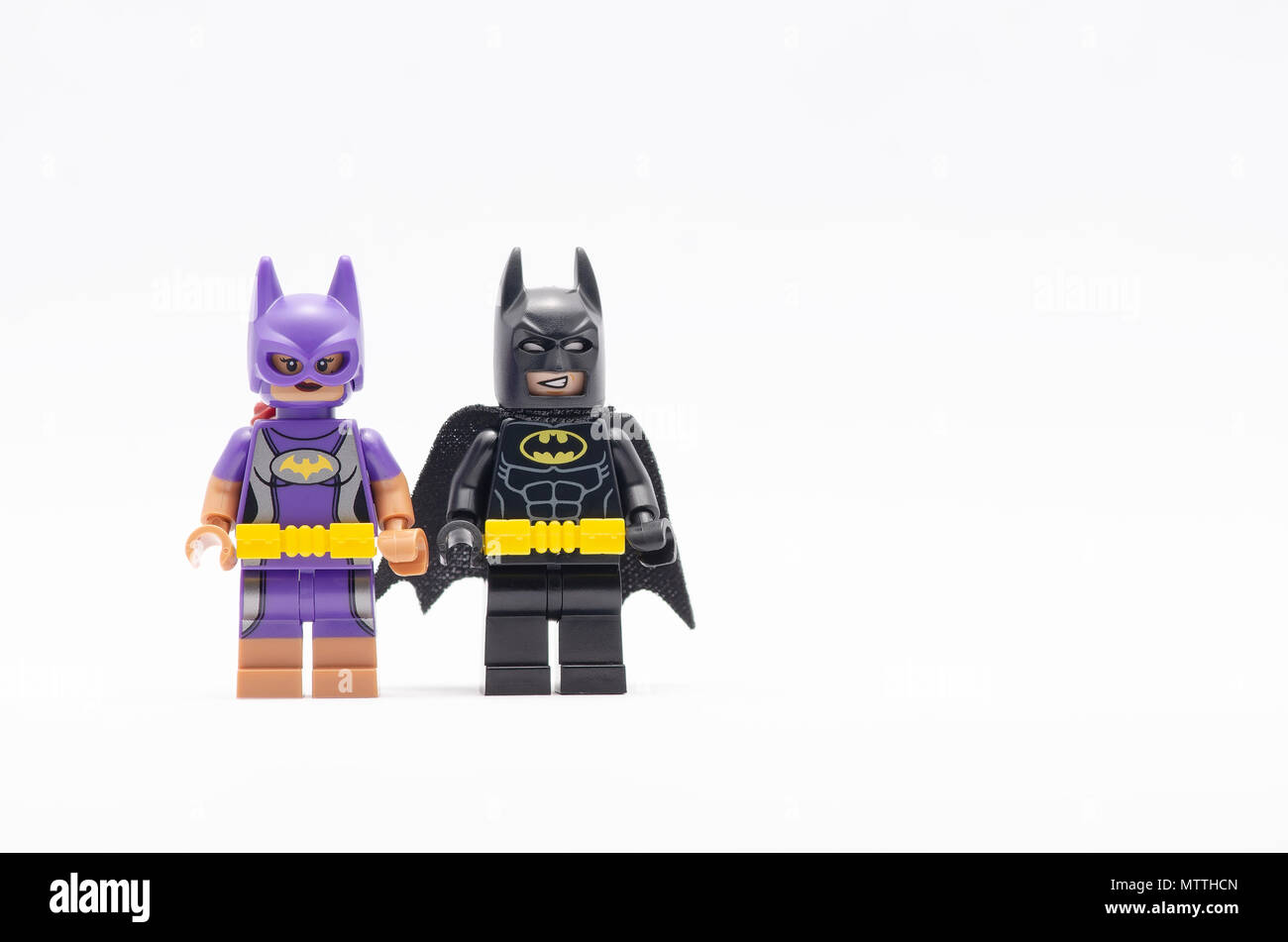La mini figura di Batman e batgirl. Lego minifigures sono fabbricati da Lego Foto Stock