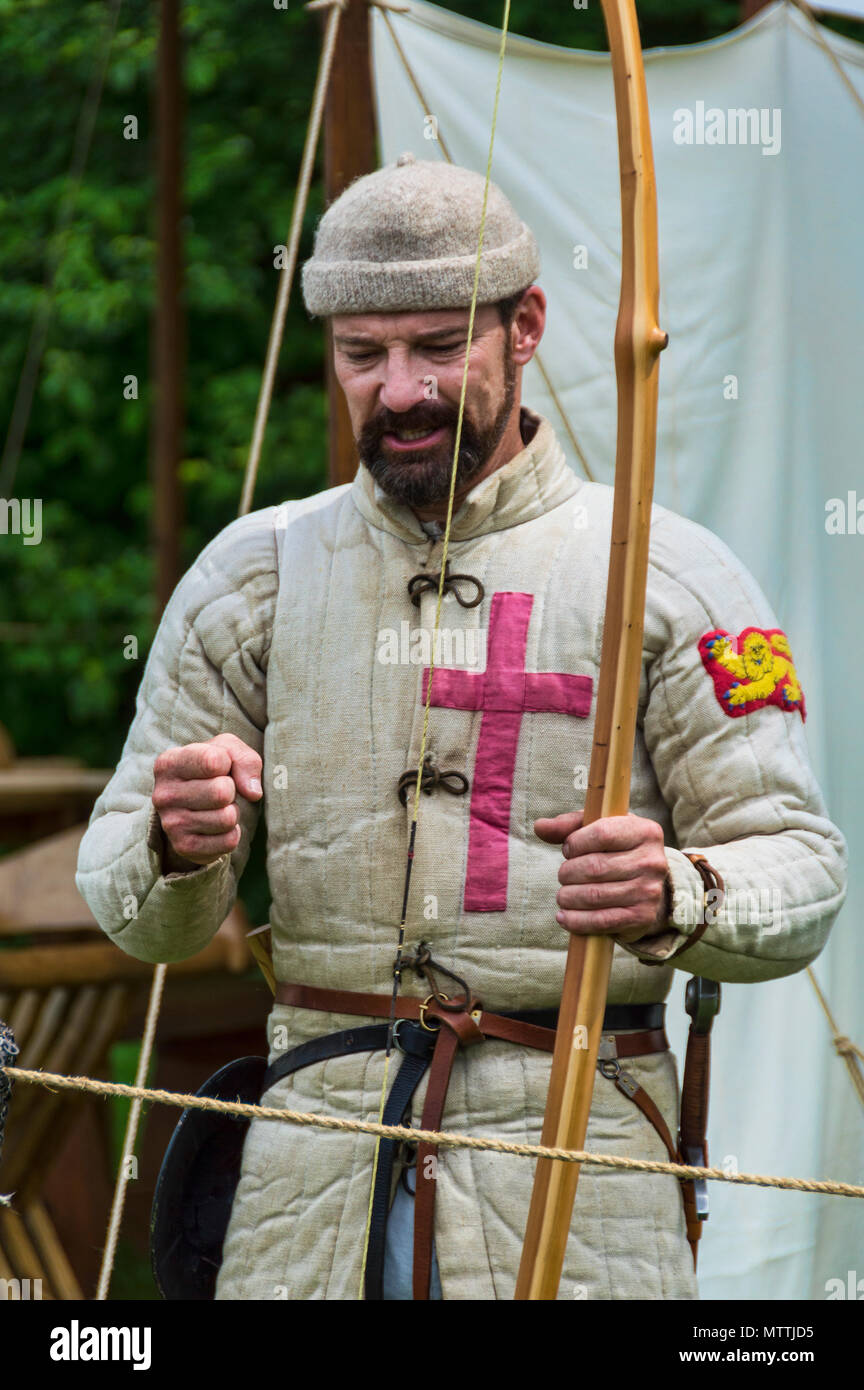 Cirencester; Abbazia motivi park, Re-Enactment medievale, Gloucestershire, UK; Inghilterra Foto Stock