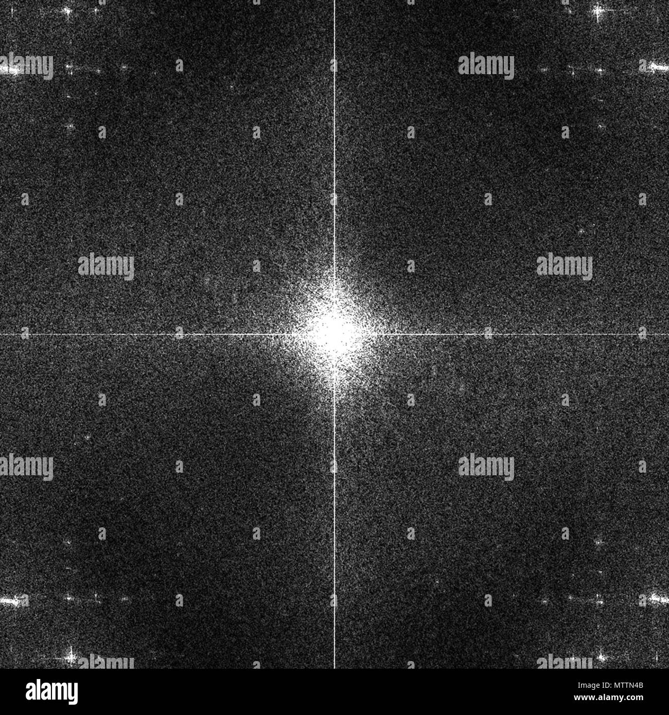 . Due-dimensionale di Trasformata Veloce di Fourier dell'immagine:Mona Lisa bw square.jpeg. Utilizzato per mostrare l'effetto di FFT su di un'immagine . Il 10 marzo 2007. Modificato da Francesco Santini 422 Mona Lisa bw fft quadrato Foto Stock