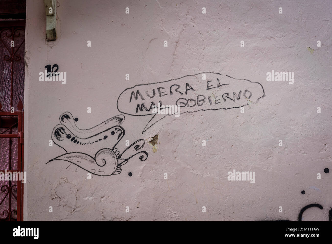 Lo slogan di graffiti, San Cristobal de las Casas, Chiapas, Messico Foto Stock