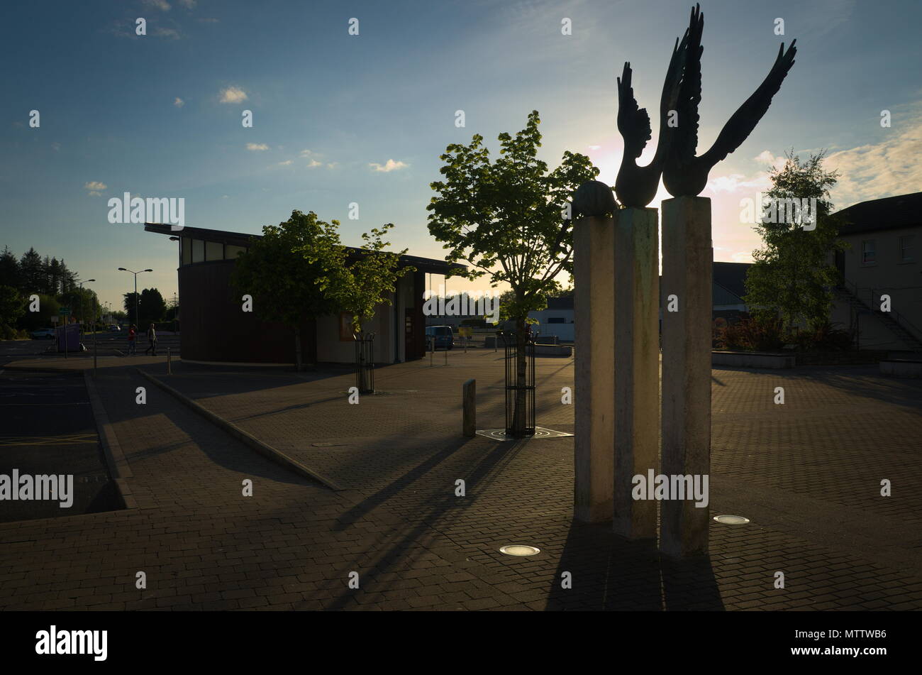 Città di Shannon scultura con cappella in background Foto Stock