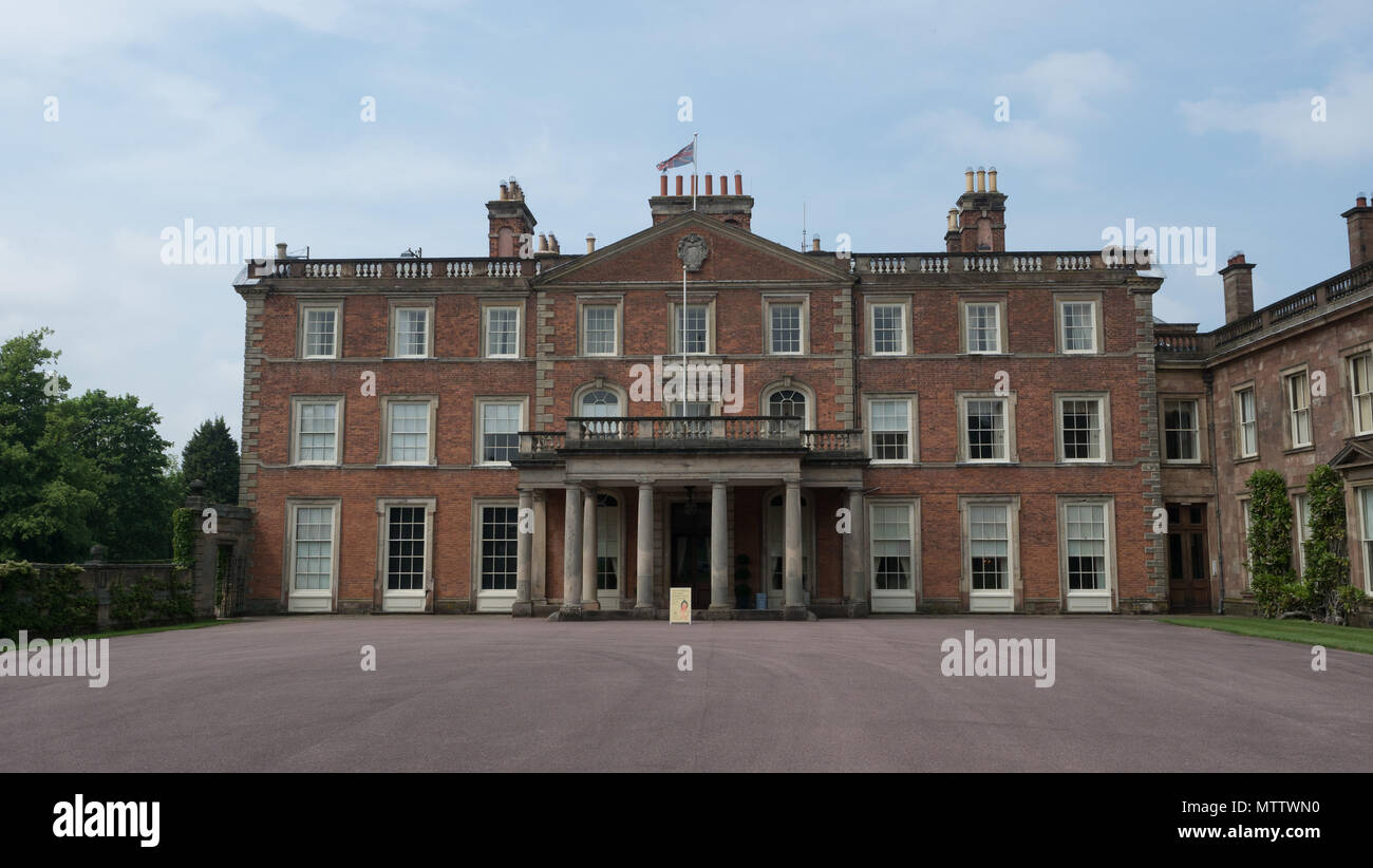 Weston-sotto-Lizard, Inghilterra, 29th, Maggio, 2018. Weston Park casa signorile. La facciata est della casa principale impostato nel 1000 acri di Capability Brown Foto Stock