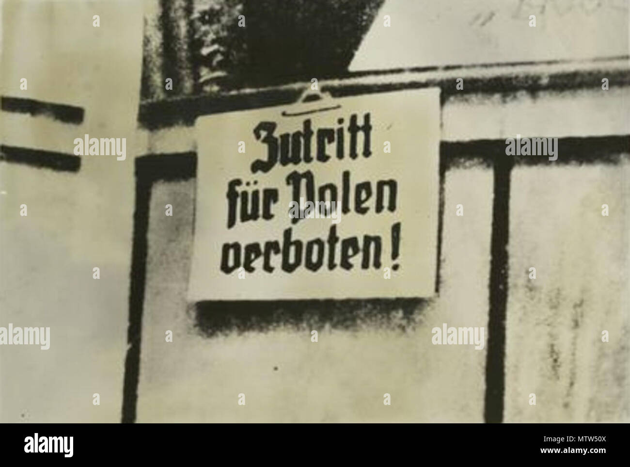 . Inglese: segno tedesco 'Nessun ingresso per poli' durante la seconda guerra mondiale in Polonia (1939-1945). 1939. Sconosciuto 447 Nessun ingresso per poli1 Foto Stock
