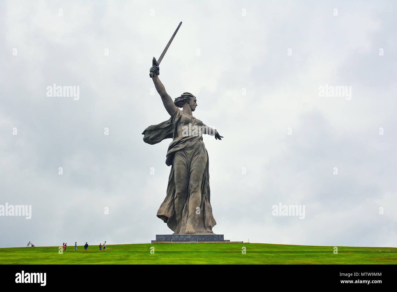 Statua di 'Motherland' su Mamayev Kurgan, città di Volgograd, Russia Foto Stock