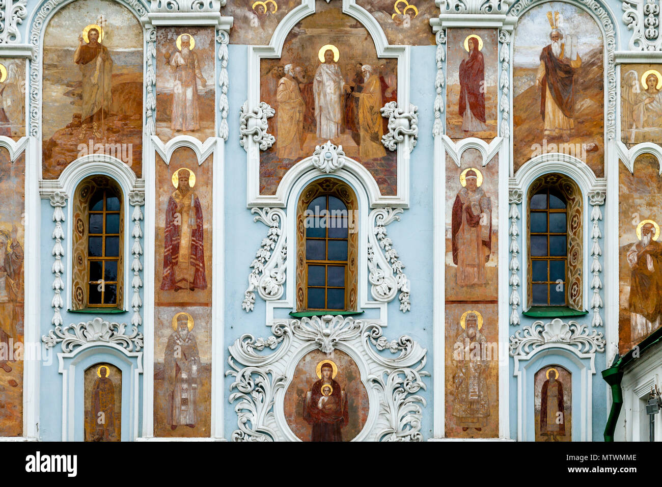 La parte esterna della porta Chiesa della Trinità, Pechersk Lavra complesso del convento, Kiev, Ucraina Foto Stock