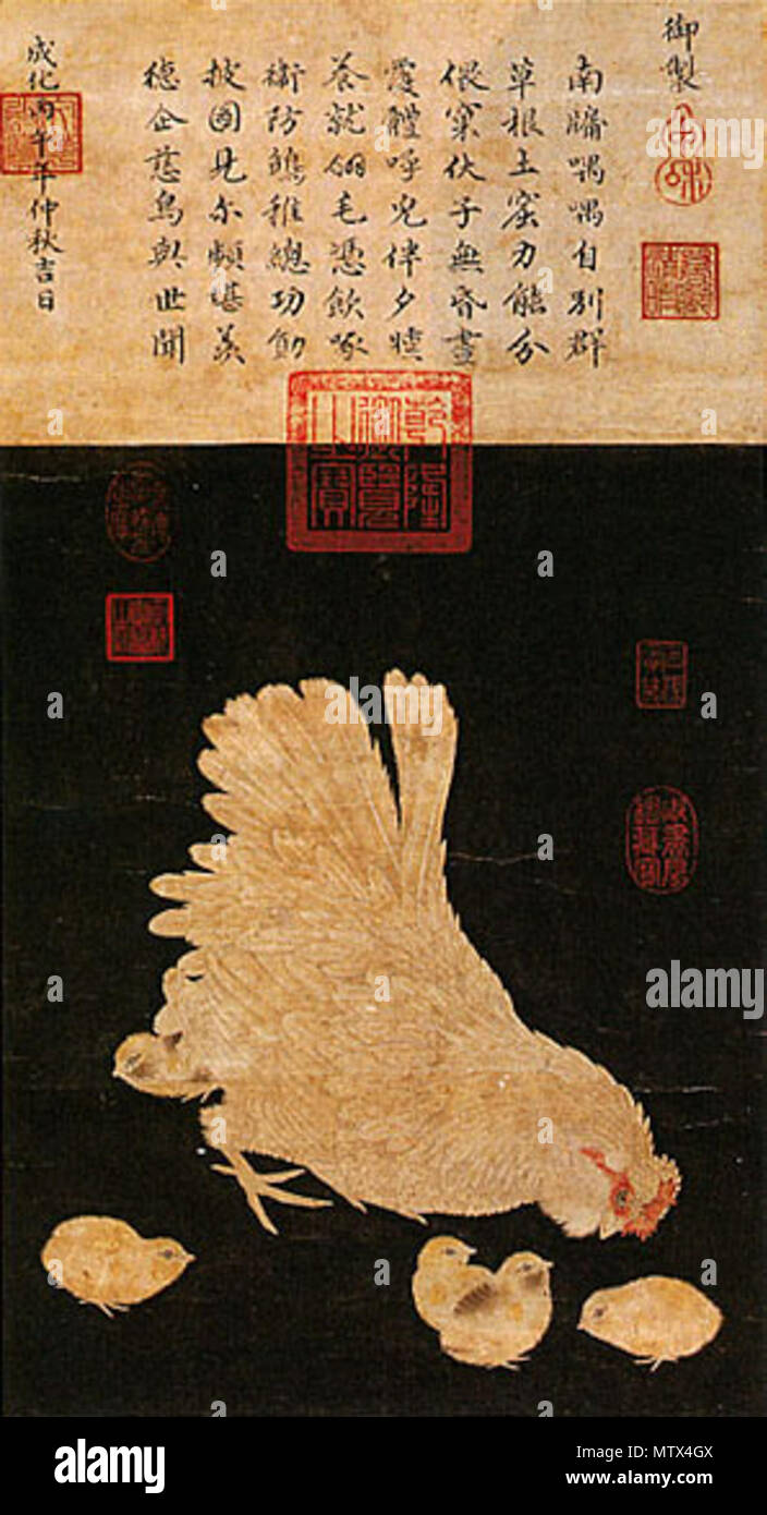 . Inglese: un dipinto di una chioccia e i suoi pulcini, da un anonimo artista cinese della dinastia Song (960-1279). La successiva dinastia Ming Imperatore Chenghua (r. 1464-1487) inscritto il euology scritto nella parte superiore della pittura, in cui egli descrive la sua predilezione per questa dinastia di canzone era opere d'arte. L'uso di un nero sfondo opaco è una rarità nella pittura cinese. 中文: 宋朝《子母雞圖》，作者不詳 . Song Dynasty (960-1279). Anonimo 426 Chioccia e pulcini, Song Dynasty Foto Stock