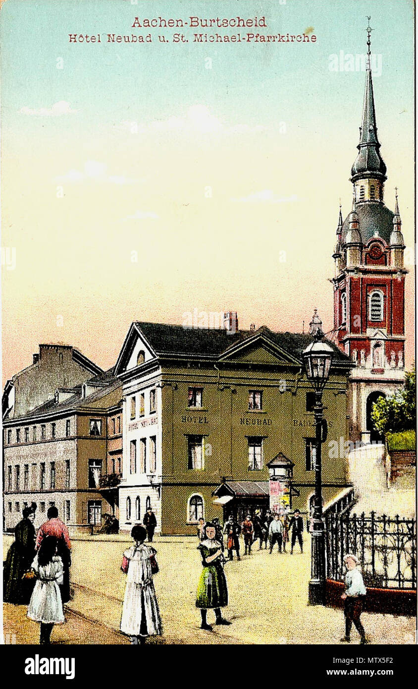 . Deutsch: Burtscheider Markt mit Blick auf die San Michael-Pfarrkirche und das Hotel 'Neubad'. Im Vordergrund befindet sich der öffentliche Thermalwasserbrunnen. 1905. Sconosciuto 106 Burtscheid Neubad Laufbrunnen 1905 Foto Stock