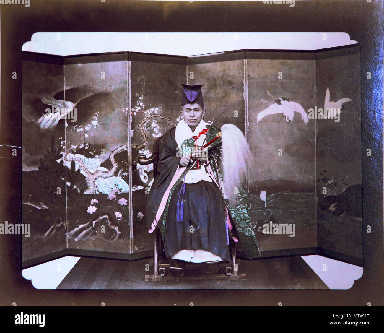 . Français : Photographies peintes du Japon datant d'avant 1886, d'aprés une nota marqué sur le livret contenant les photos. Auteur présumé des photos originales: Adolfo Farsari. Inglese: fotografia dipinta dal Giappone, risalenti a prima del 1886, secondo una nota scritta sull'album contenente le fotografie. Presunto autore della foto originale: Adolfo Farsari. prima del 1886. Adolfo Farsari (1841 - 1898) fotografie HDR da Esby (PARLA) 309 Japon-1886-07 Foto Stock