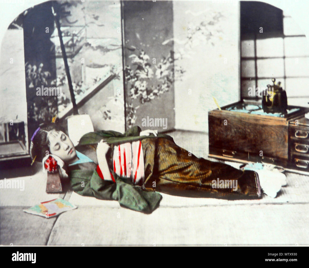 . Français : Photographies peintes du Japon datant d'avant 1886, d'aprés une nota marqué sur le livret contenant les photos. Auteur présumé des photos originales: Adolfo Farsari. Inglese: fotografia dipinta dal Giappone, risalenti a prima del 1886, secondo una nota scritta sull'album contenente le fotografie. Presunto autore della foto originale: Adolfo Farsari. prima del 1886. Adolfo Farsari (1841 - 1898) fotografie HDR da Esby (PARLA) 309 Japon-1886-08 Foto Stock