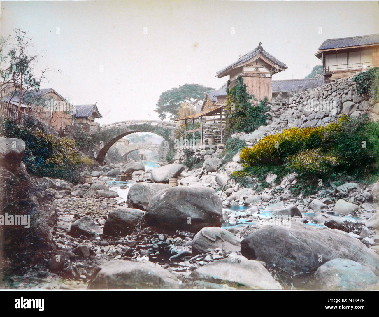 . Français : Photographies peintes du Japon datant d'avant 1886, d'aprés une nota marqué sur le livret contenant les photos. Auteur présumé des photos originales: Adolfo Farsari. Inglese: fotografia dipinta dal Giappone, risalenti a prima del 1886, secondo una nota scritta sull'album contenente le fotografie. Presunto autore della foto originale: Adolfo Farsari. prima del 1886. Adolfo Farsari (1841 - 1898) fotografie HDR da Esby (PARLA) 310 Japon-1886-42 Foto Stock