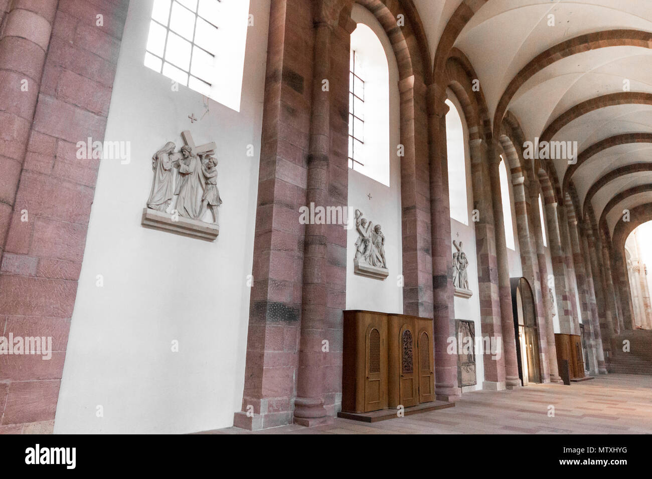 Speyer, Germania. Vista interna del Imperial Basilica Cattedrale dell Assunzione e Santo Stefano. Un sito del Patrimonio mondiale dal 1981 e più grande ro Foto Stock