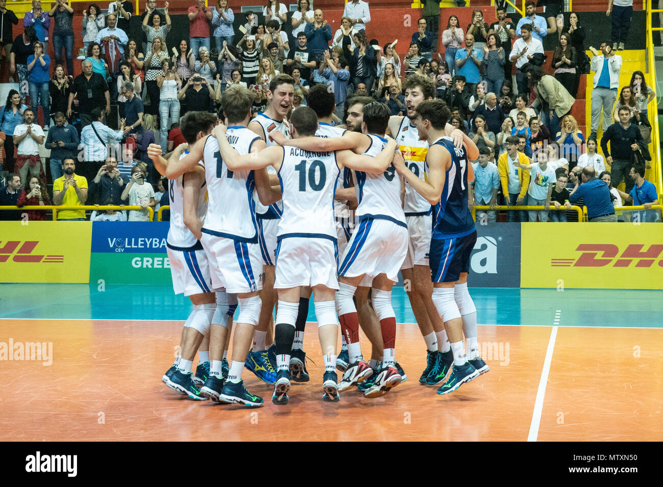 Corigliano-Rossano, la nazionale italiana celebra la vittoria del Bulgaria-Italy partita nel torneo di qualificazione per i Campionati Europei per uomini sotto 20 pallavolo. 28/04/2018, Corigliano-Rossano, Italia dove: Corigliano-Rossano, Calabria, Italia Quando: 28 Apr 2018 Credit: IPA/WENN.com * * disponibile solo per la pubblicazione in UK, USA, Germania, Austria, Svizzera** Foto Stock